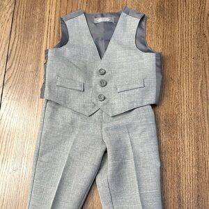 Van Heusen Infant Charcoal Formal Vest and Pants Set Sz 3-6 months. BA